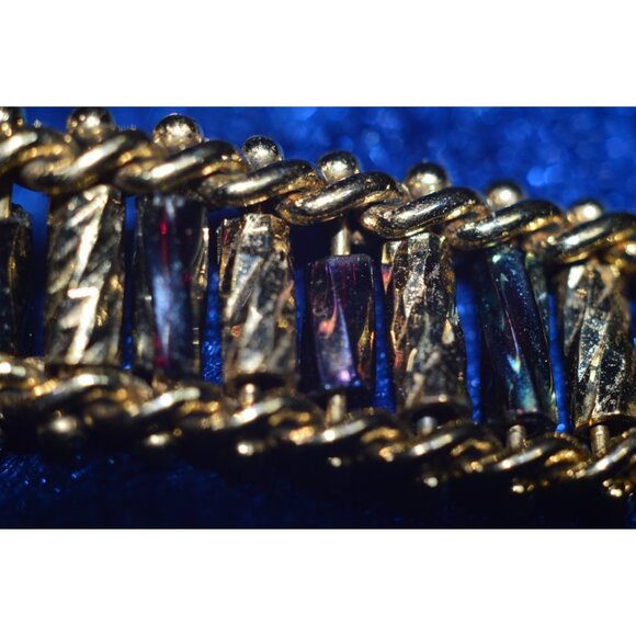 Premier Design Goldtone Bracelet With Iridescent Colors Costume Jewelry Clasp - Picture 8 of 9